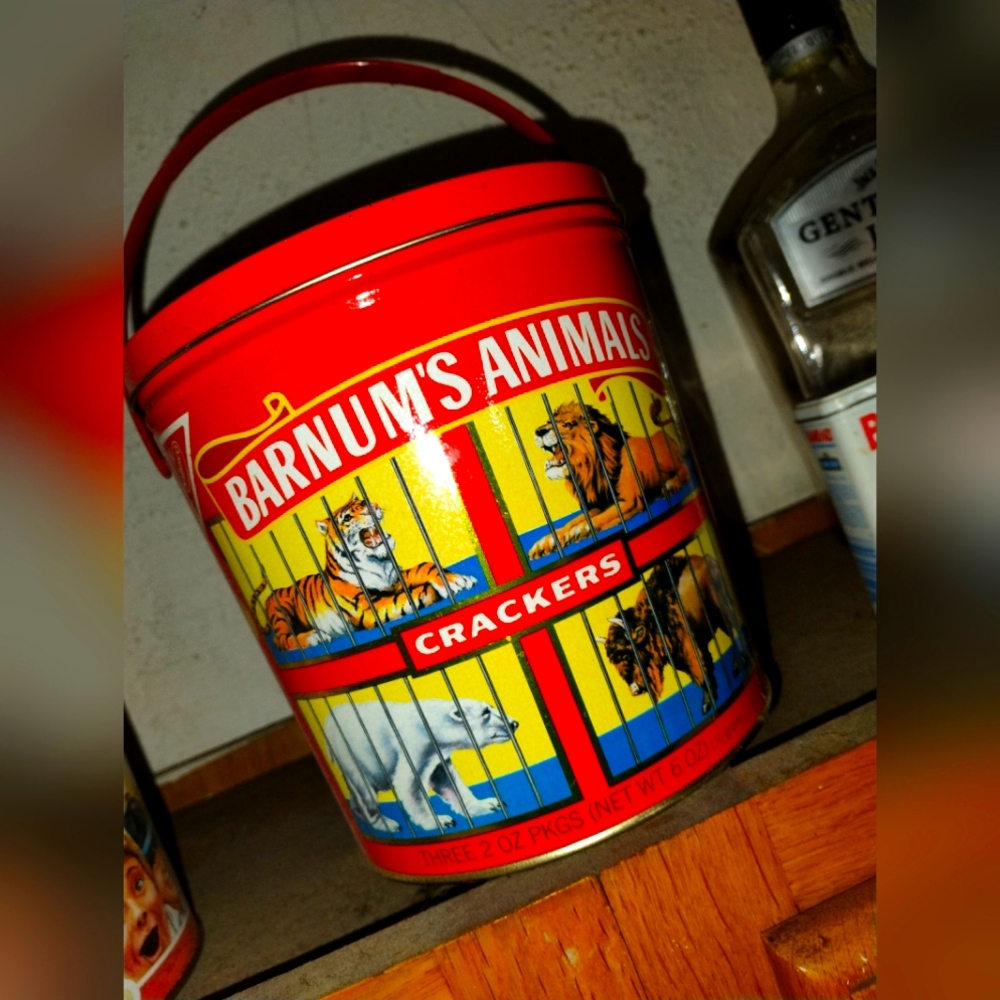 Barnum's animal crackers vintage tin can
